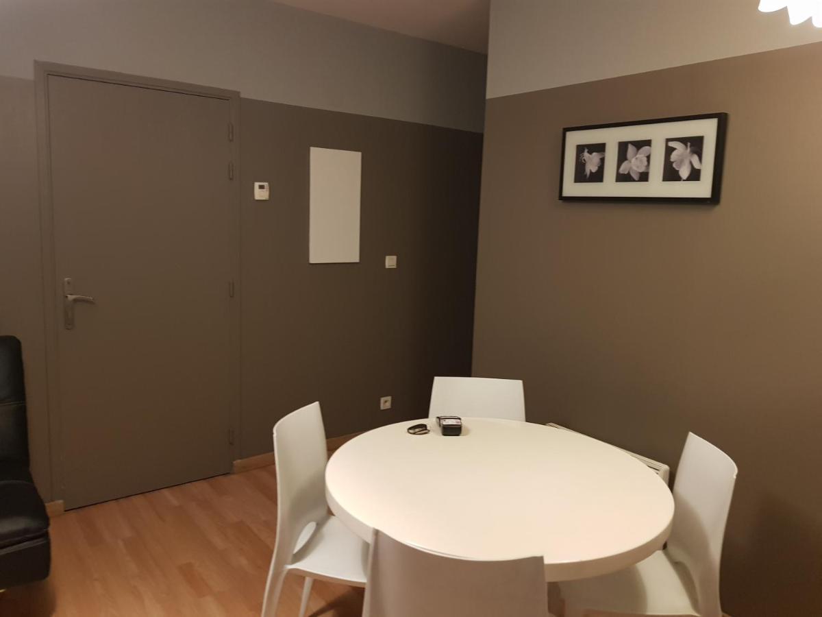 Appart'Hotel De La Tour Троа Екстериор снимка