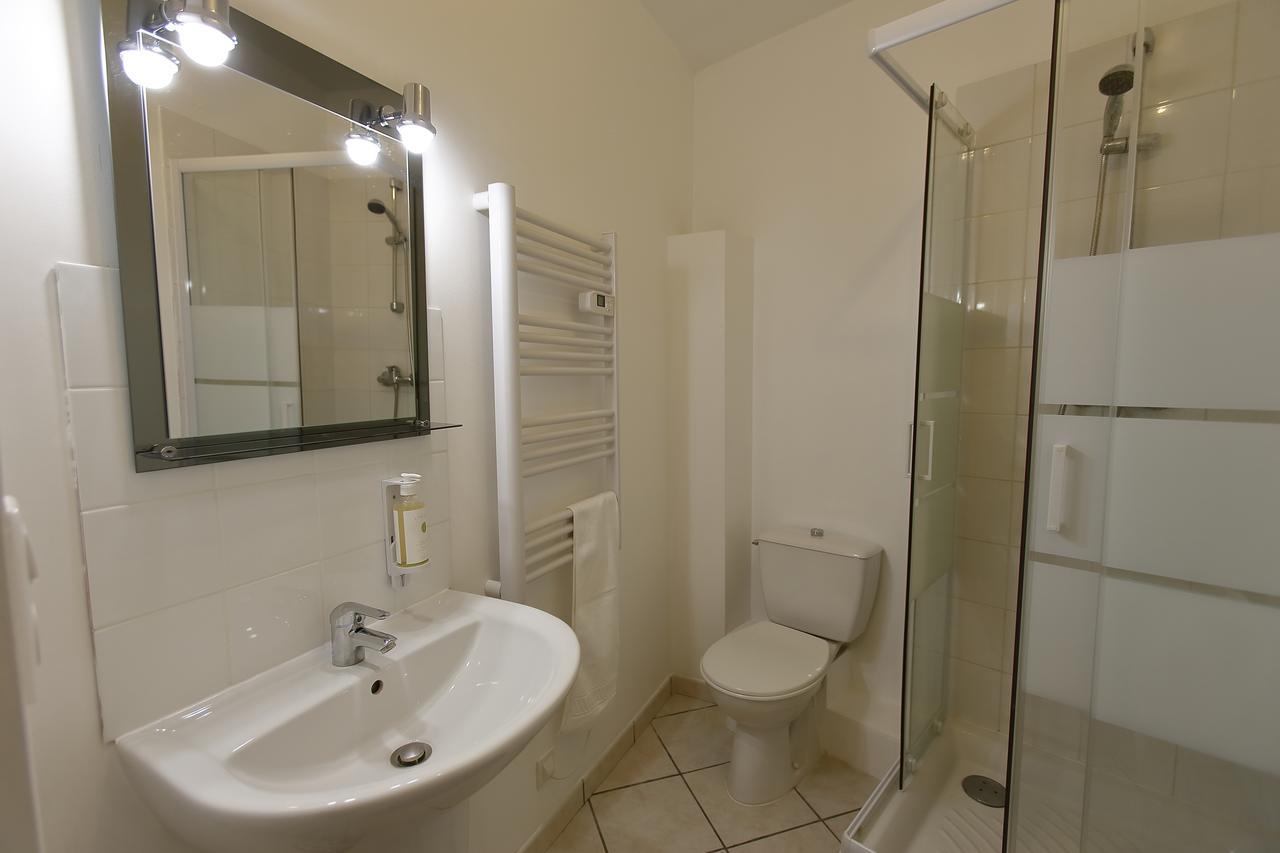 Appart'Hotel De La Tour Троа Екстериор снимка