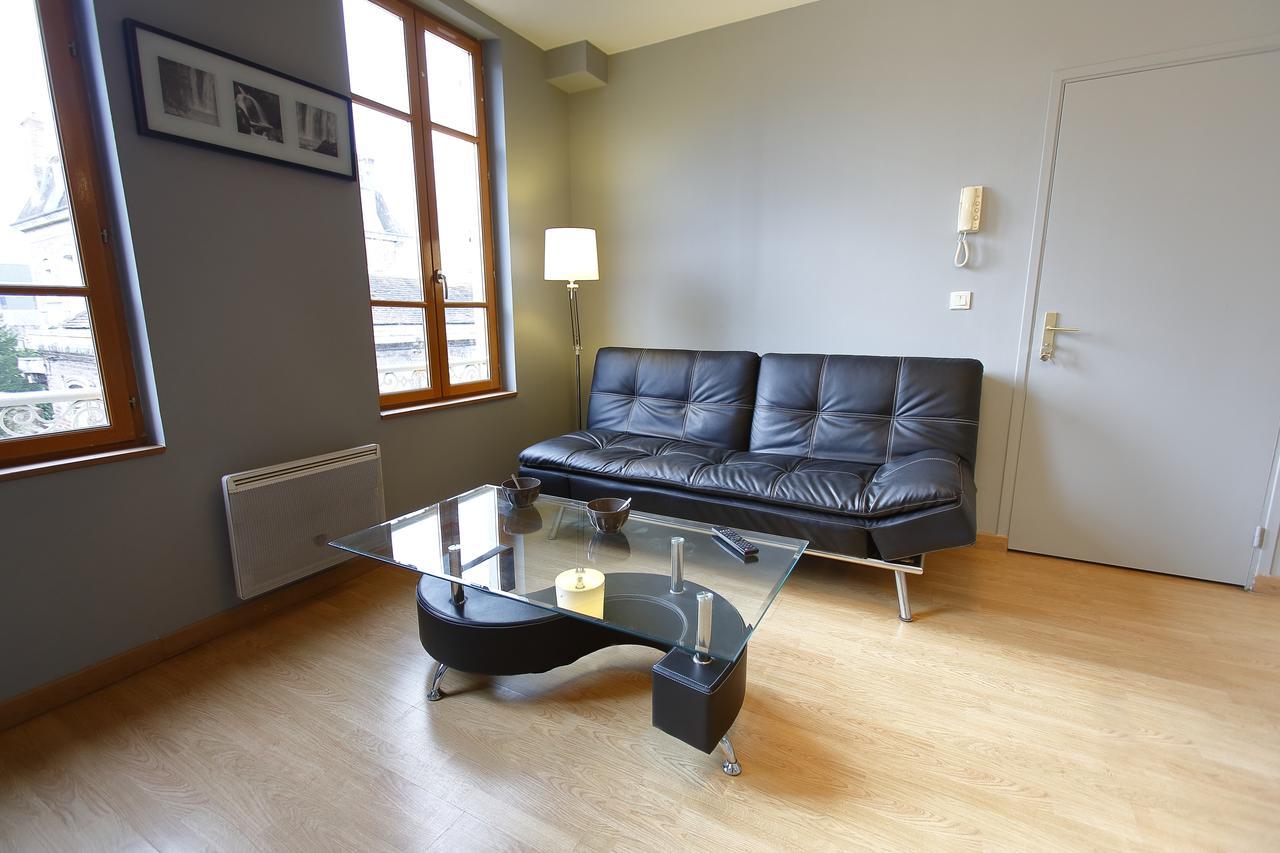 Appart'Hotel De La Tour Троа Екстериор снимка
